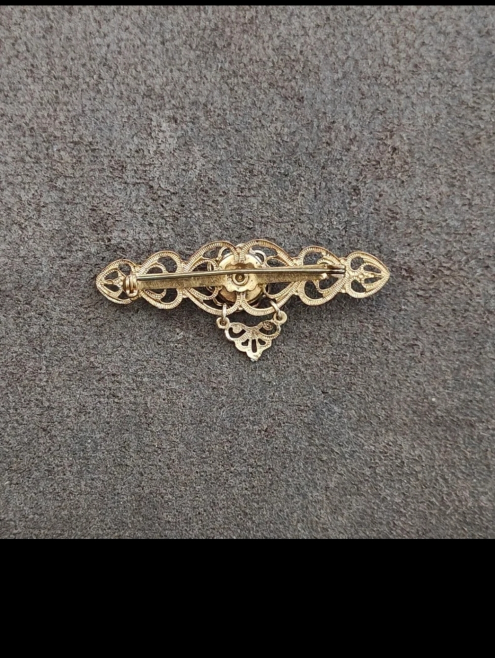 1960s/70s Goldtone Open Sideways Hearts  With Center Red Jelly Cabochon Brooch - Picture 8 of 9